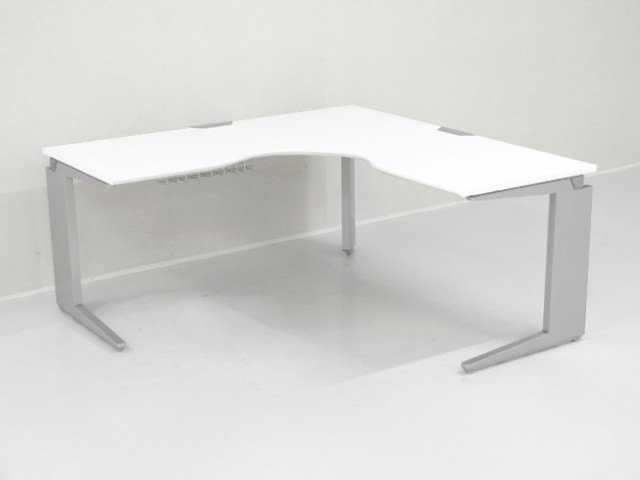 ②オフィス用 オカムラ 左鍵付 両袖事務机 デスク 1400×800×700mm 配達