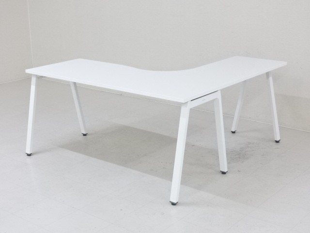 コクヨ(KOKUYO)製 スタックテーブル(長机/折りたたみ/会議用) W1500mmH700mmD450mm() 【中古】状態B+ランク