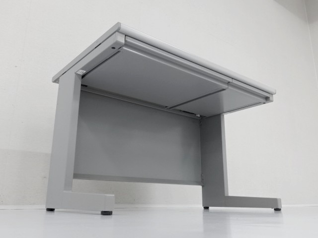 中古｜内田洋行｜フィード｜平デスク（天板厚3．2cm／幕板高さ48  